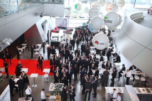 Schöner Anblick beim Betreten des 14. FI-TS Management-Forums 2015 in der BMW-Welt München